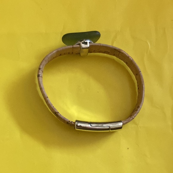 Handmade Cork Bracelet with Sea-glass and magnetic fasten - Picture 3 of 4